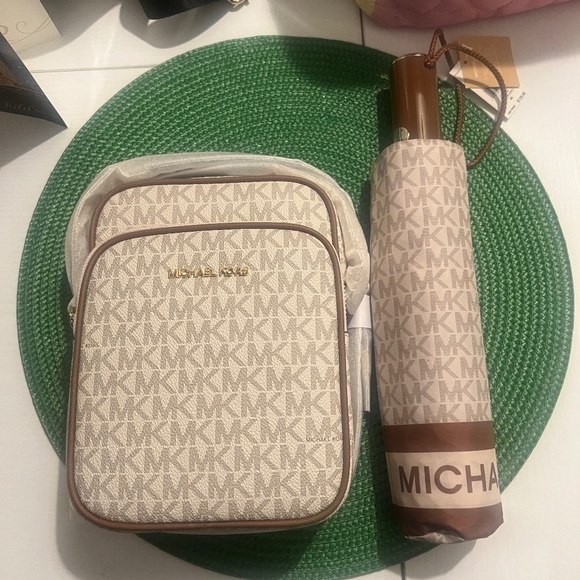 MICHAEL Michael Kors Jet Set Double Zip Crossbody & Umbrella Set (NWT) - Picture 10 of 10